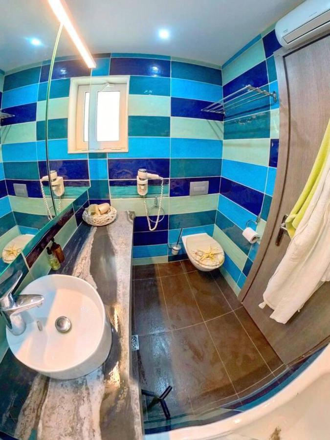 Deluxe Beach Apartment- Sleeps 2 & Private Terrace شاراكي المظهر الخارجي الصورة